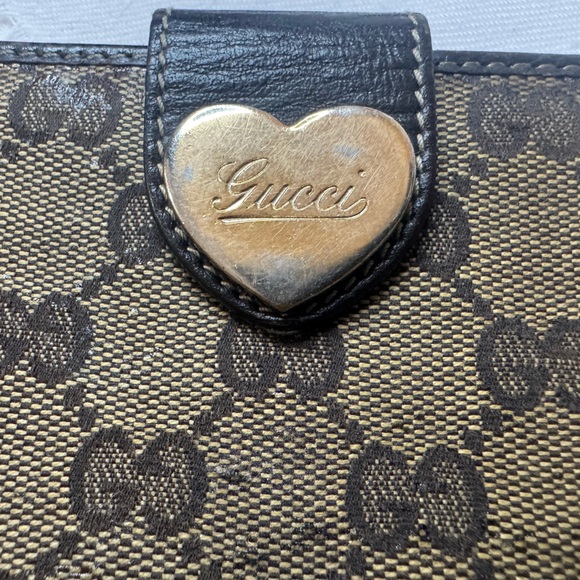 Gucci Monogram Wallet with Heart - Picture 3 of 17